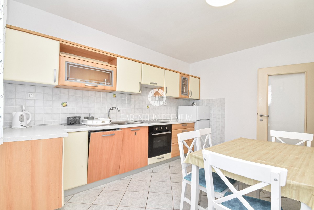 Appartamento spazioso nel centro città con vista mare, a soli 100 m dal mare