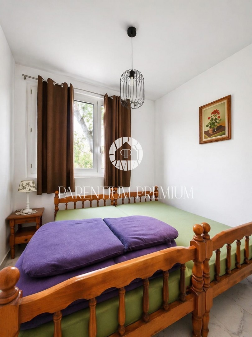 Affascinante casa in pietra con edificio annesso su un ampio terreno