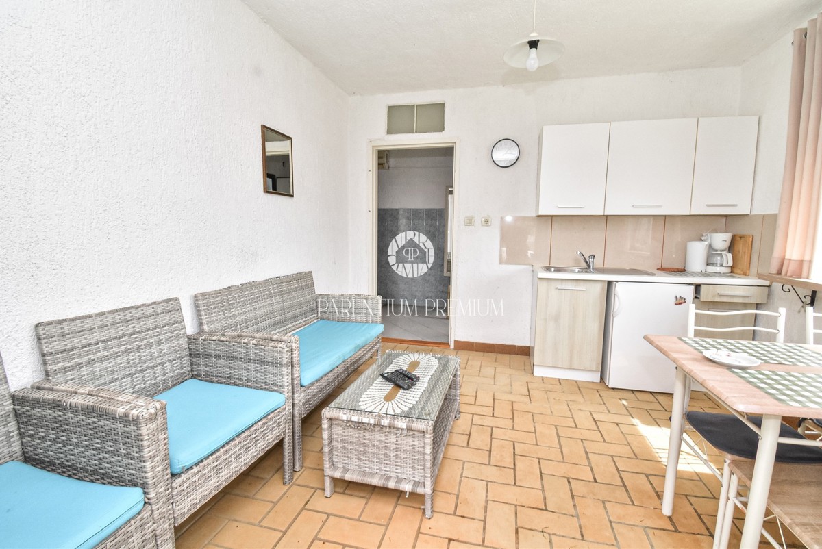 Affascinante casa in pietra con edificio annesso su un ampio terreno