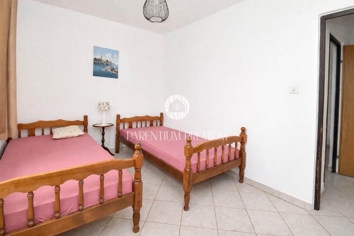 Affascinante casa in pietra con edificio annesso su un ampio terreno