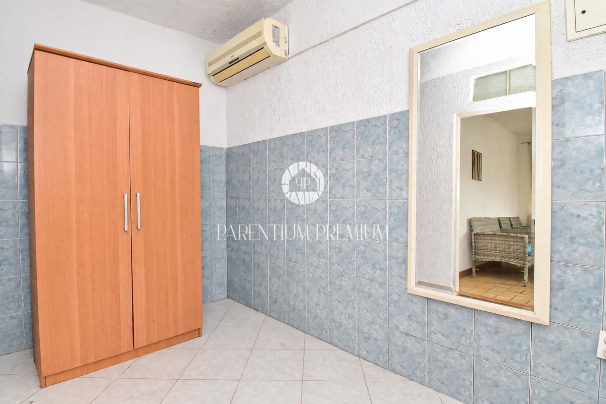 Affascinante casa in pietra con edificio annesso su un ampio terreno