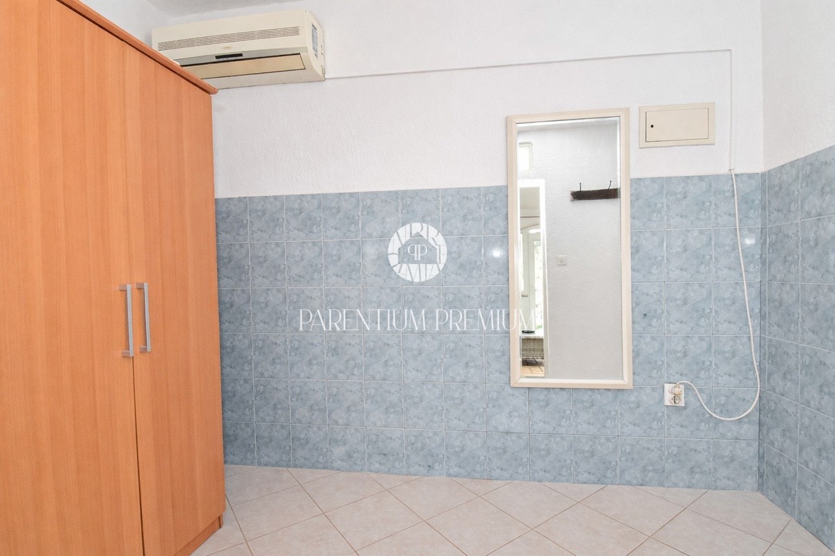 Affascinante casa in pietra con edificio annesso su un ampio terreno