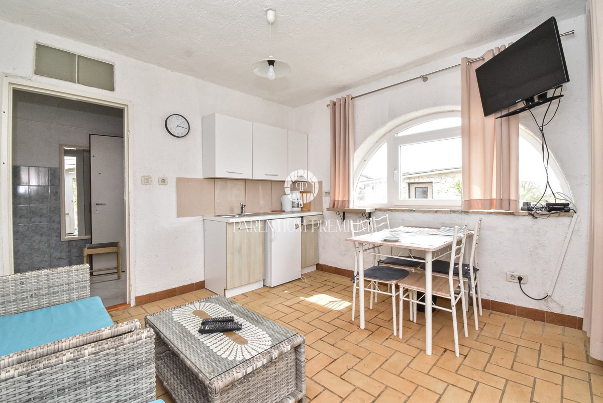 Affascinante casa in pietra con edificio annesso su un ampio terreno