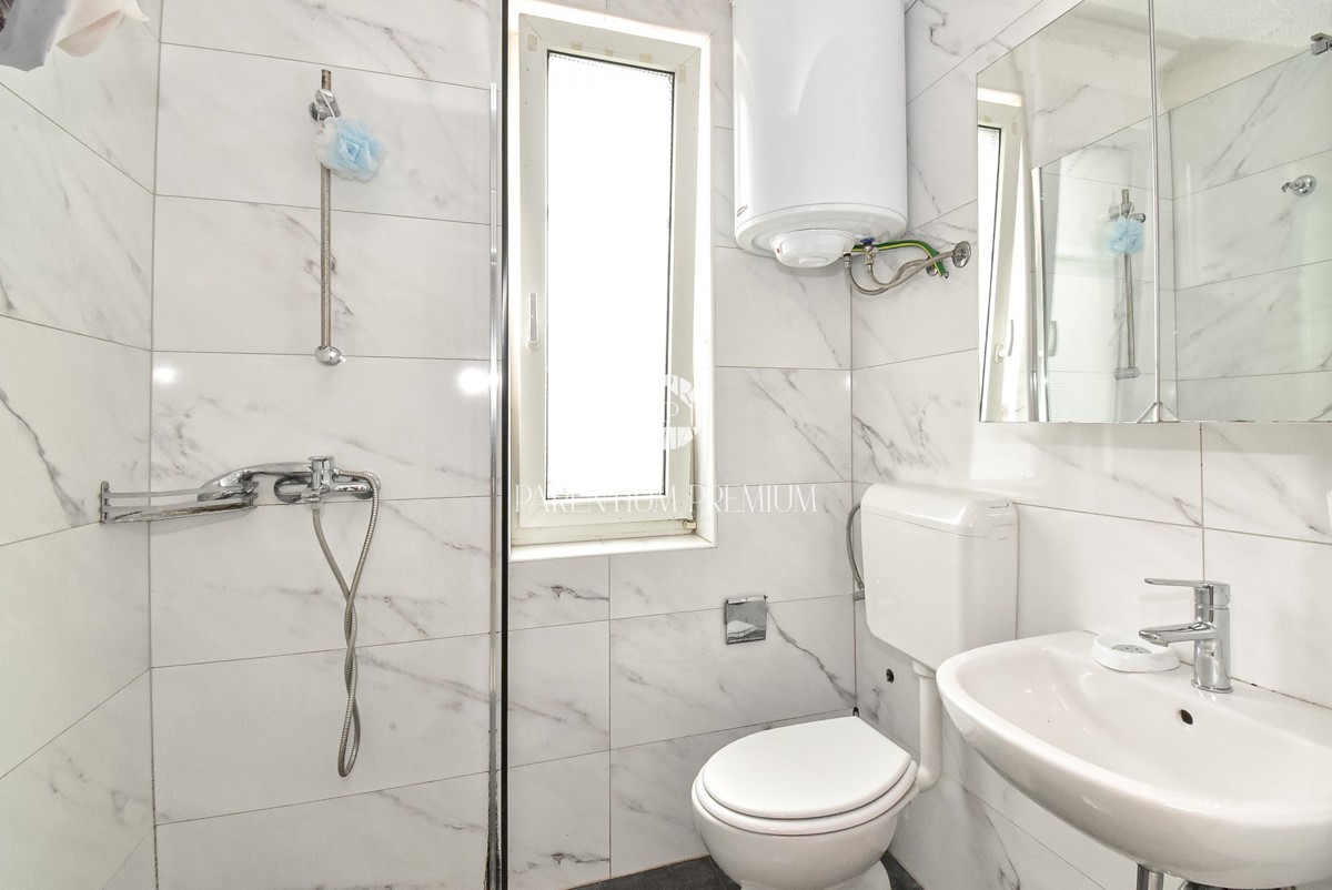 Affascinante casa in pietra con edificio annesso su un ampio terreno