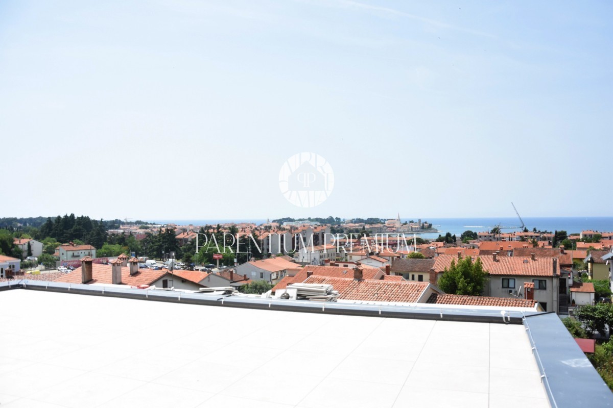Attico di lusso con vista sul mare e sul centro storico di Parenzo, a 500 metri dalla spiaggia