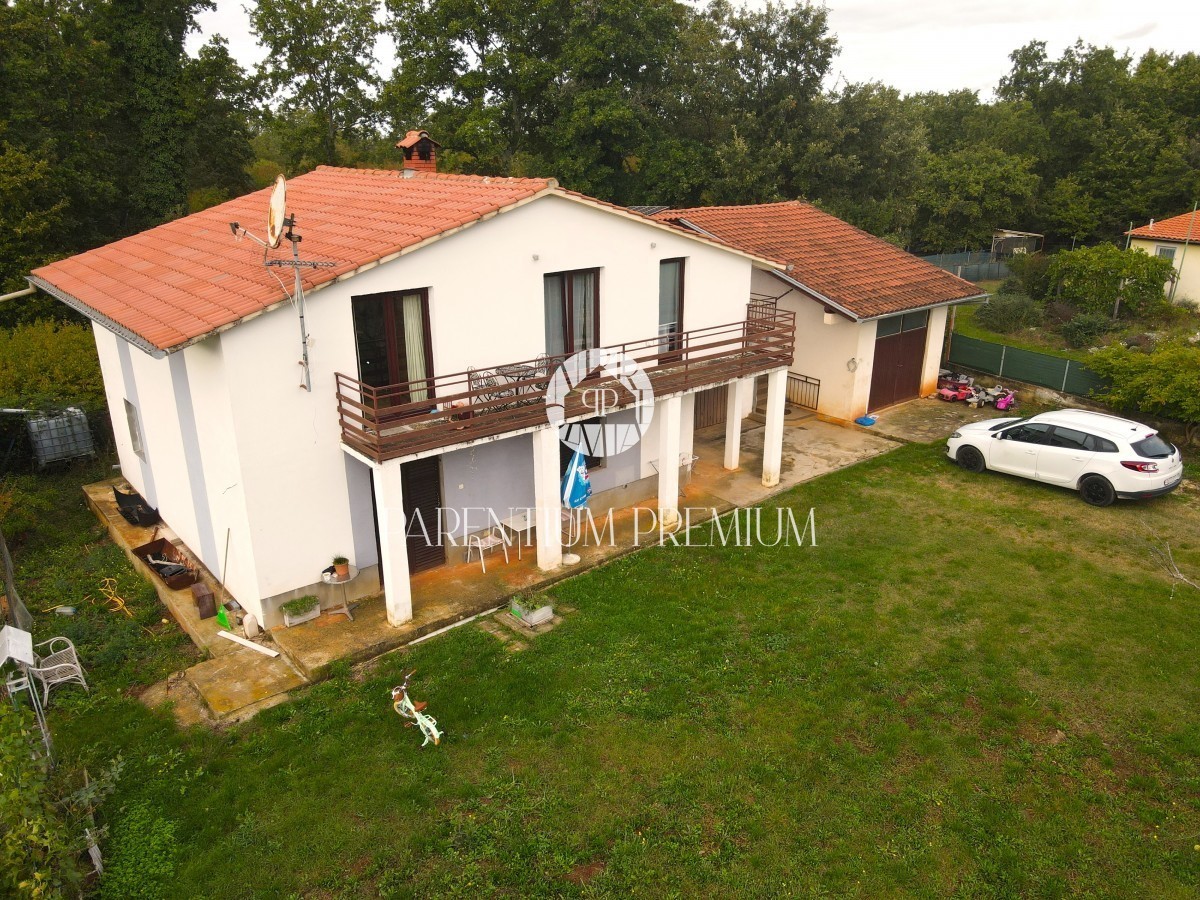 Casa con 2 unità abitative in posizione tranquilla