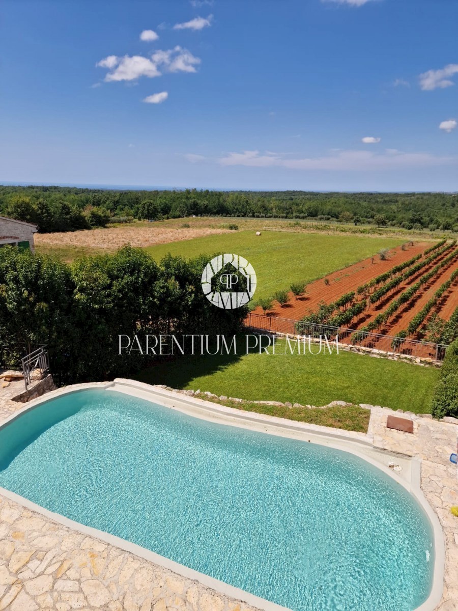 Una bella casa in pietra con vista panoramica sul mare
