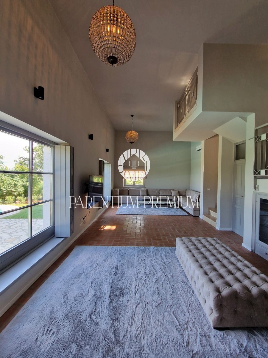 Una bella casa in pietra con vista panoramica sul mare