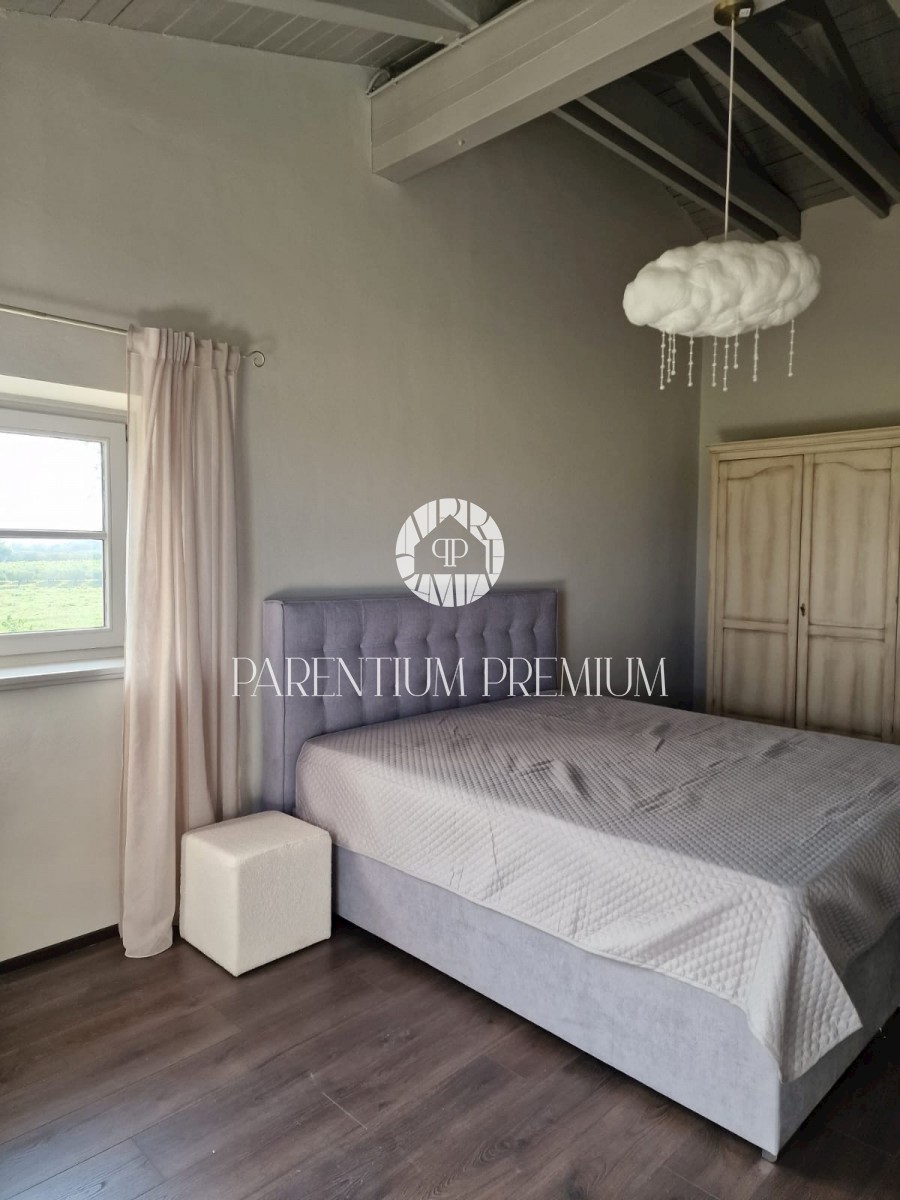 Una bella casa in pietra con vista panoramica sul mare