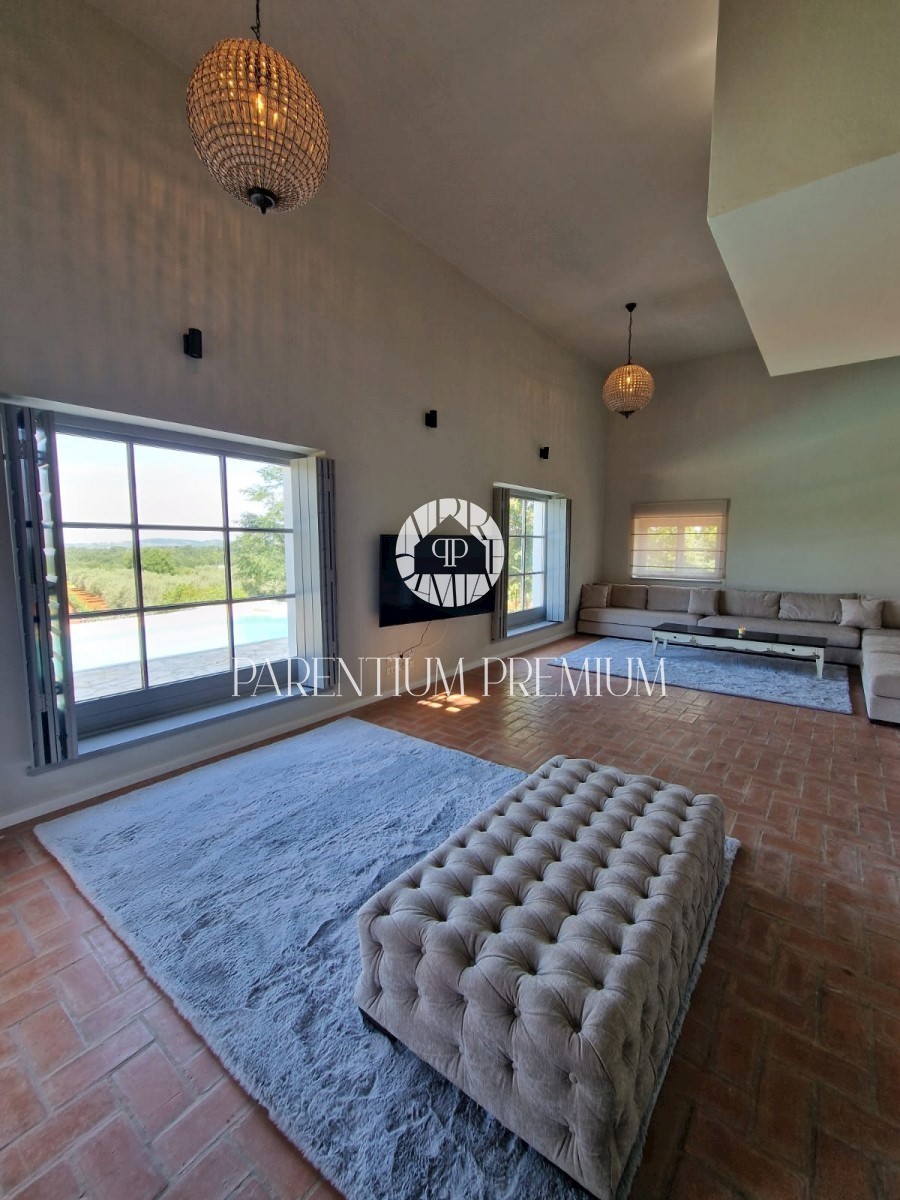 Una bella casa in pietra con vista panoramica sul mare