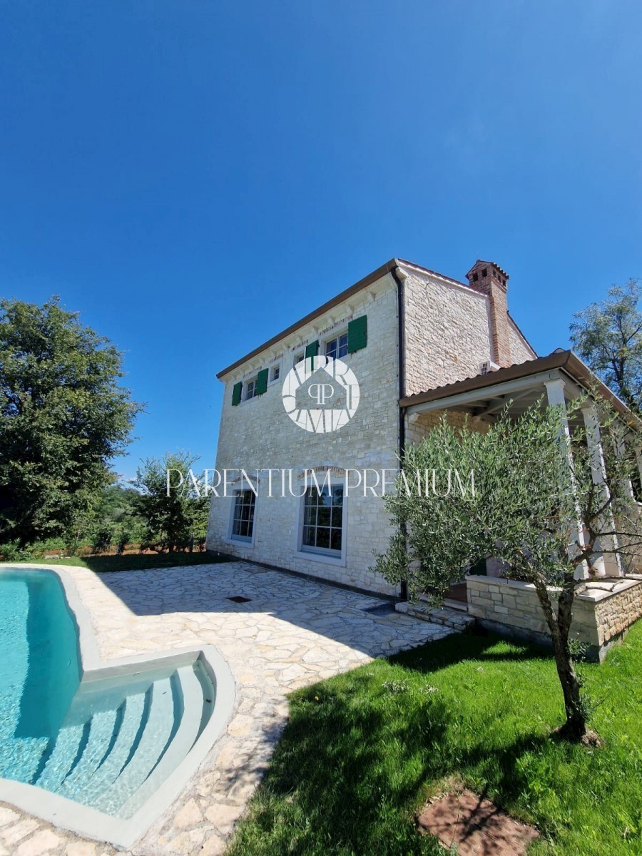 Una bella casa in pietra con vista panoramica sul mare