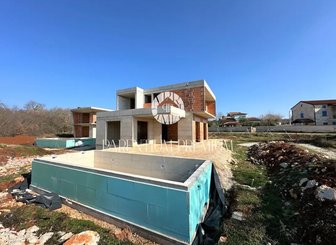 Una bellissima villa moderna con piscina