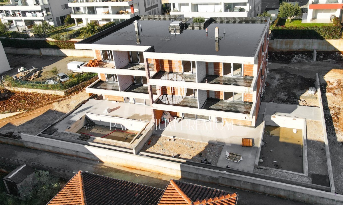 Moderno appartamento al 2° piano con fantastica vista mare, a soli 700 metri dal mare e dal porto turistico