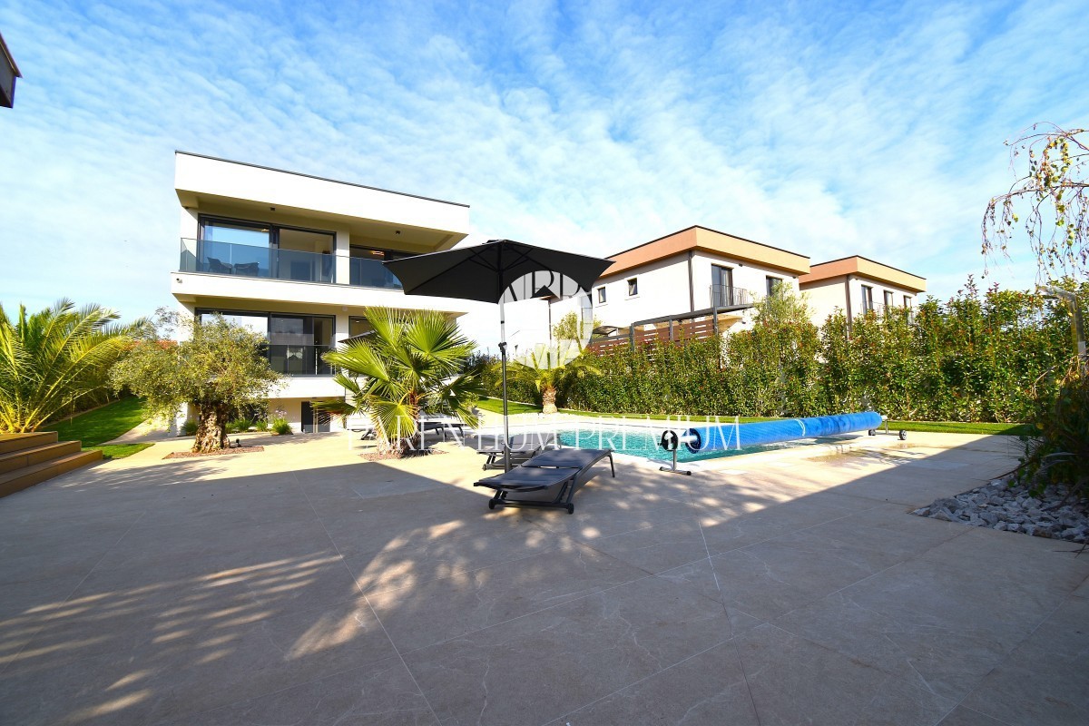 Villa di lusso con piscina, sauna e jacuzzi, a 2 km da Parenzo e dal mare