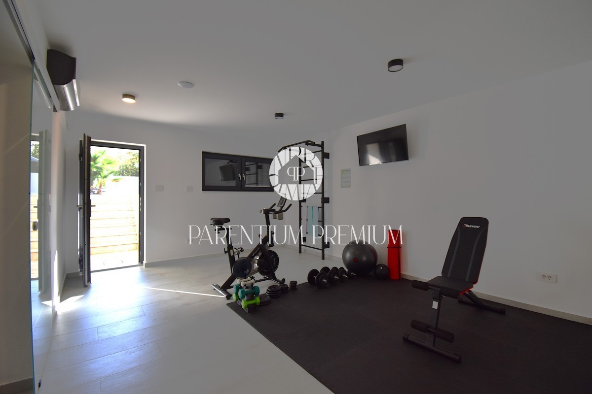 Villa di lusso con piscina, sauna e jacuzzi, a 2 km da Parenzo e dal mare