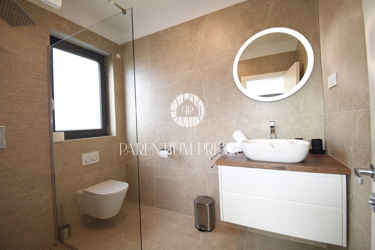 Villa di lusso con piscina, sauna e jacuzzi, a 2 km da Parenzo e dal mare