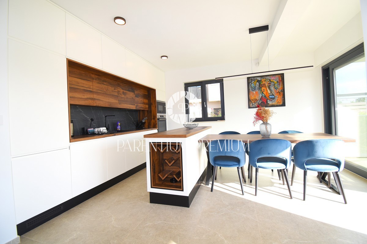 Villa di lusso con piscina, sauna e jacuzzi, a 2 km da Parenzo e dal mare