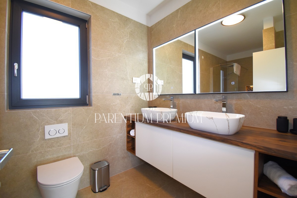 Villa di lusso con piscina, sauna e jacuzzi, a 2 km da Parenzo e dal mare