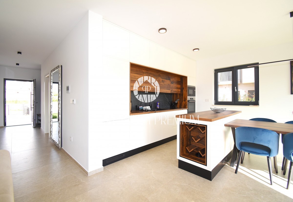 Villa di lusso con piscina, sauna e jacuzzi, a 2 km da Parenzo e dal mare