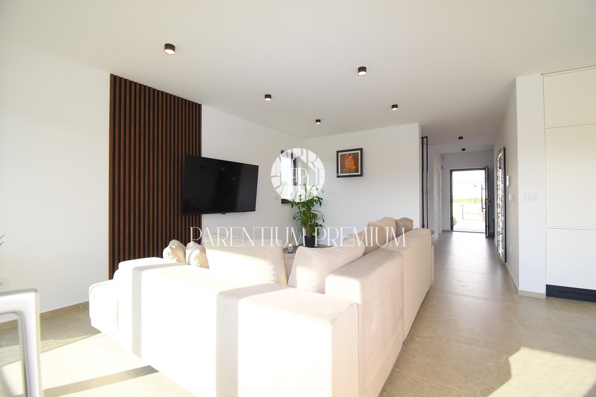 Villa di lusso con piscina, sauna e jacuzzi, a 2 km da Parenzo e dal mare