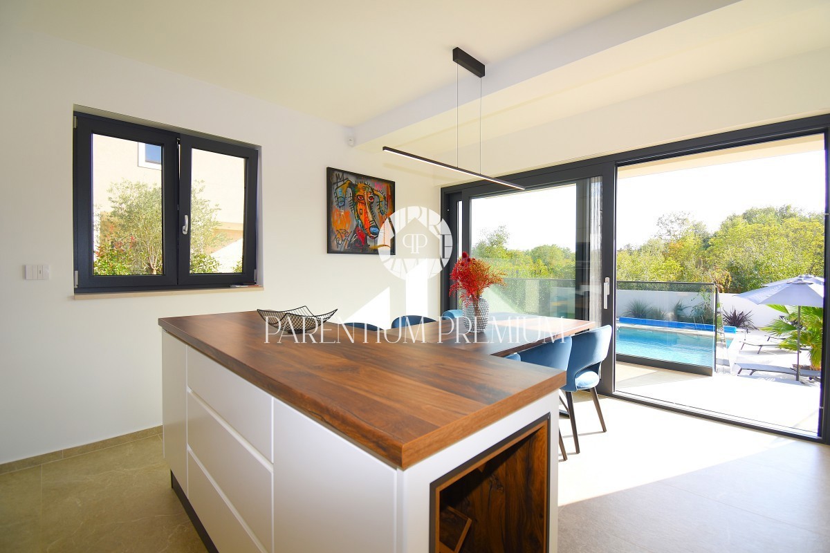 Villa di lusso con piscina, sauna e jacuzzi, a 2 km da Parenzo e dal mare