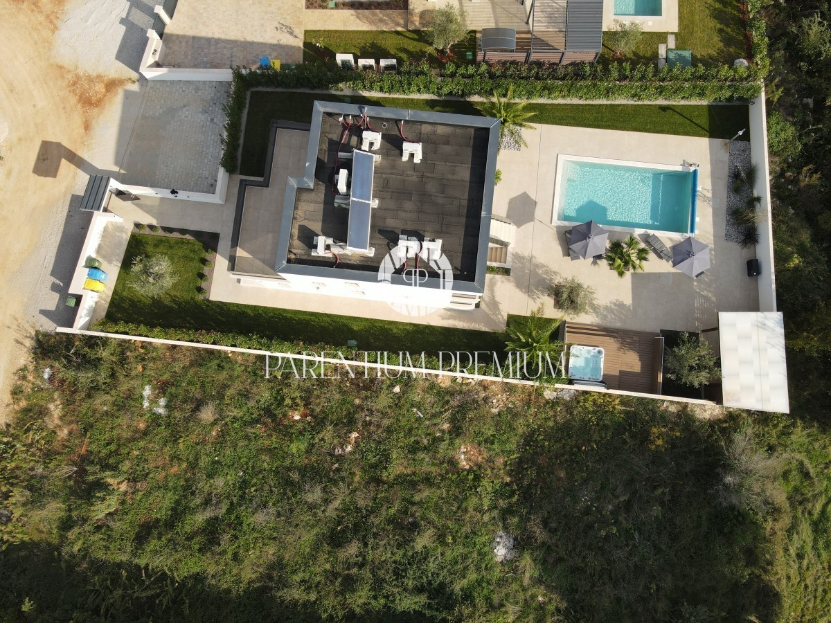 Villa di lusso con piscina, sauna e jacuzzi, a 2 km da Parenzo e dal mare