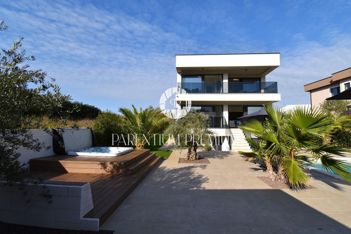 Villa di lusso con piscina, sauna e jacuzzi, a 2 km da Parenzo e dal mare