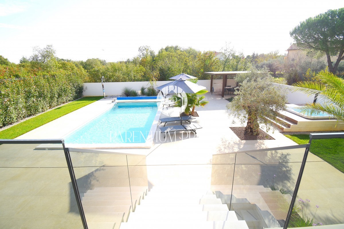 Villa di lusso con piscina, sauna e jacuzzi, a 2 km da Parenzo e dal mare