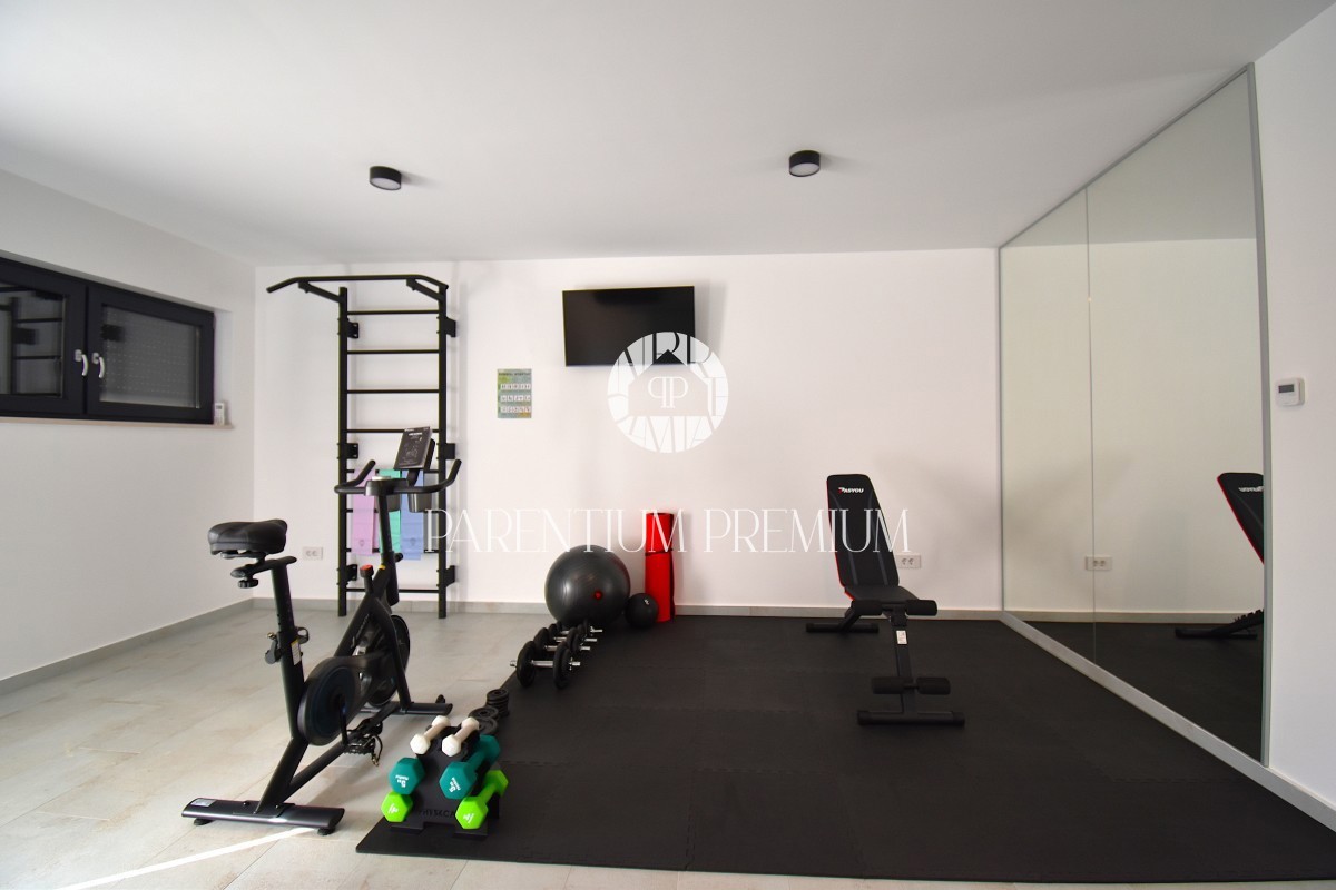 Villa di lusso con piscina, sauna e jacuzzi, a 2 km da Parenzo e dal mare