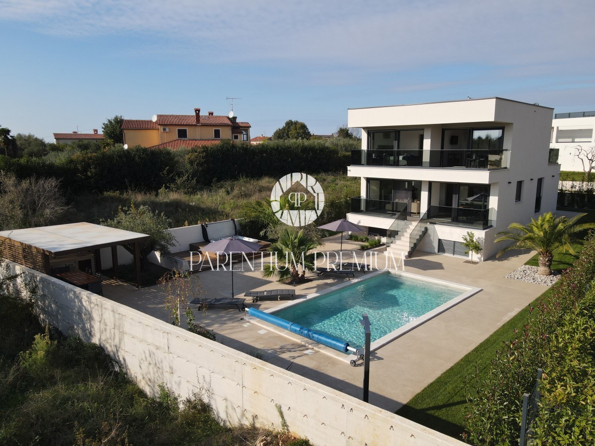 Villa di lusso con piscina, sauna e jacuzzi, a 2 km da Parenzo e dal mare