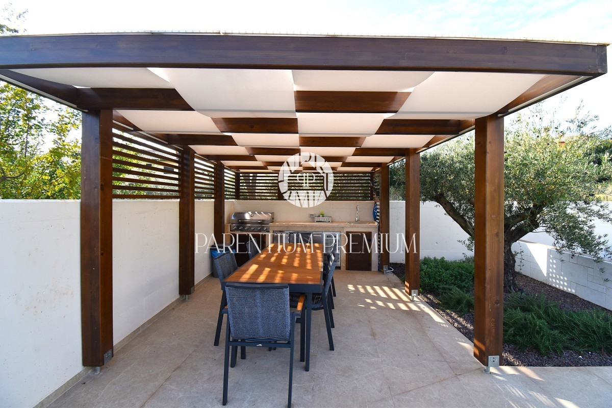 Villa di lusso con piscina, sauna e jacuzzi, a 2 km da Parenzo e dal mare