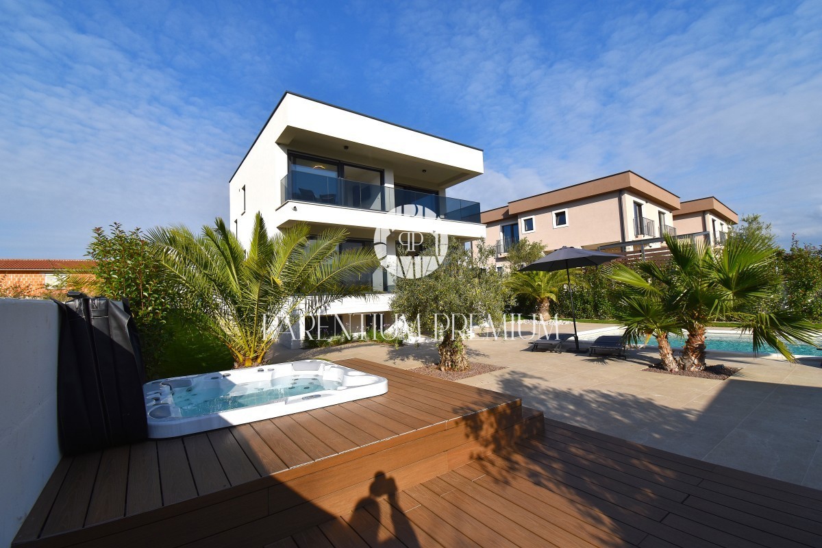 Villa di lusso con piscina, sauna e jacuzzi, a 2 km da Parenzo e dal mare