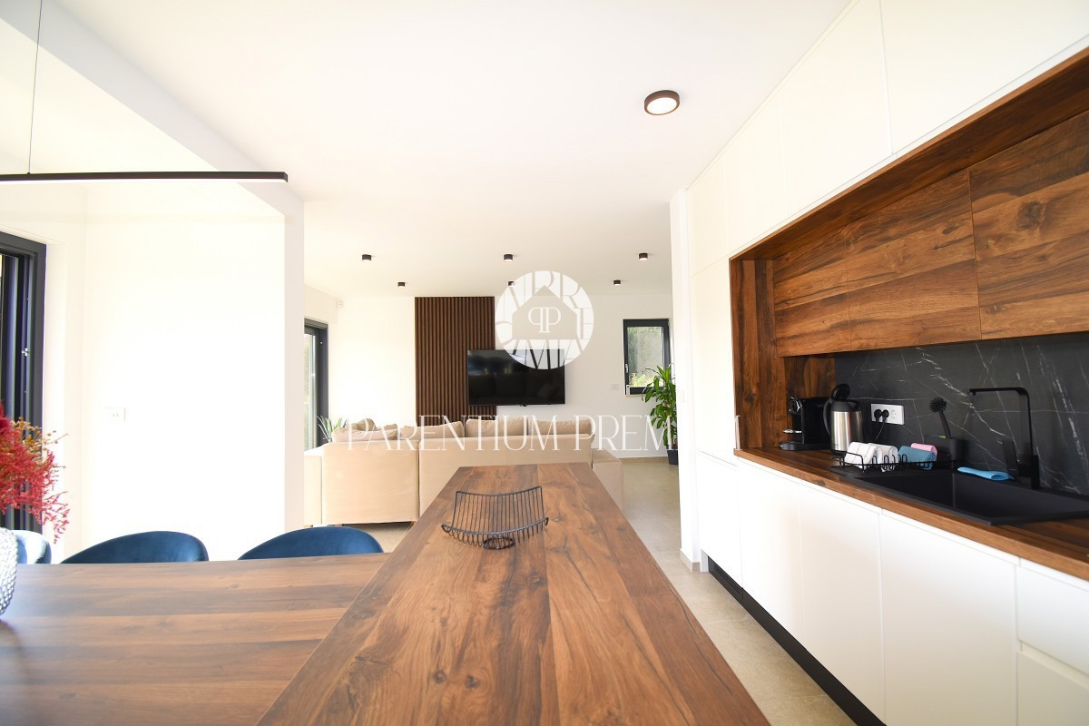 Villa di lusso con piscina, sauna e jacuzzi, a 2 km da Parenzo e dal mare