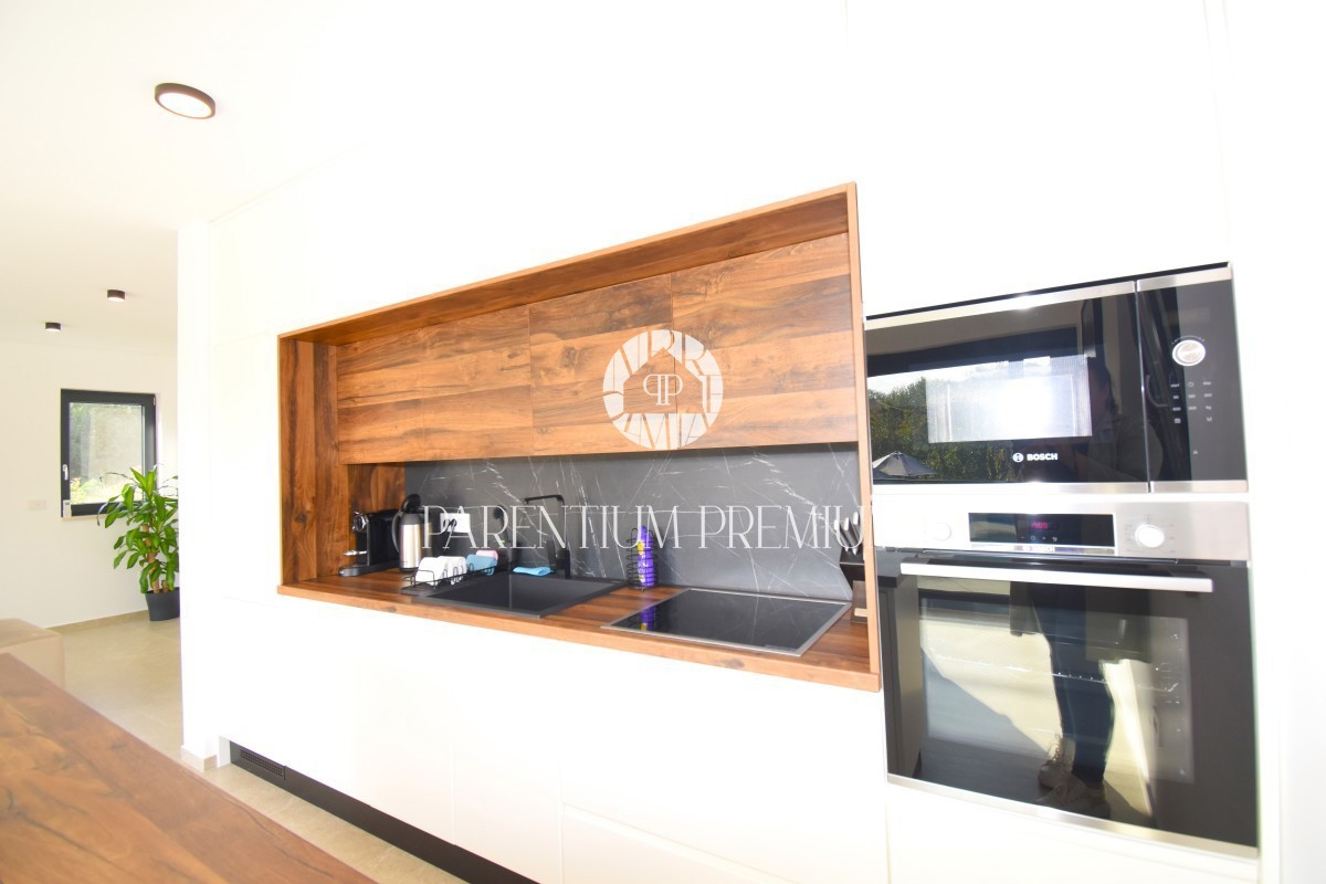 Villa di lusso con piscina, sauna e jacuzzi, a 2 km da Parenzo e dal mare