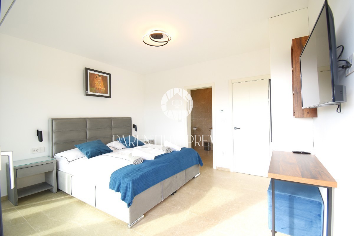 Villa di lusso con piscina, sauna e jacuzzi, a 2 km da Parenzo e dal mare