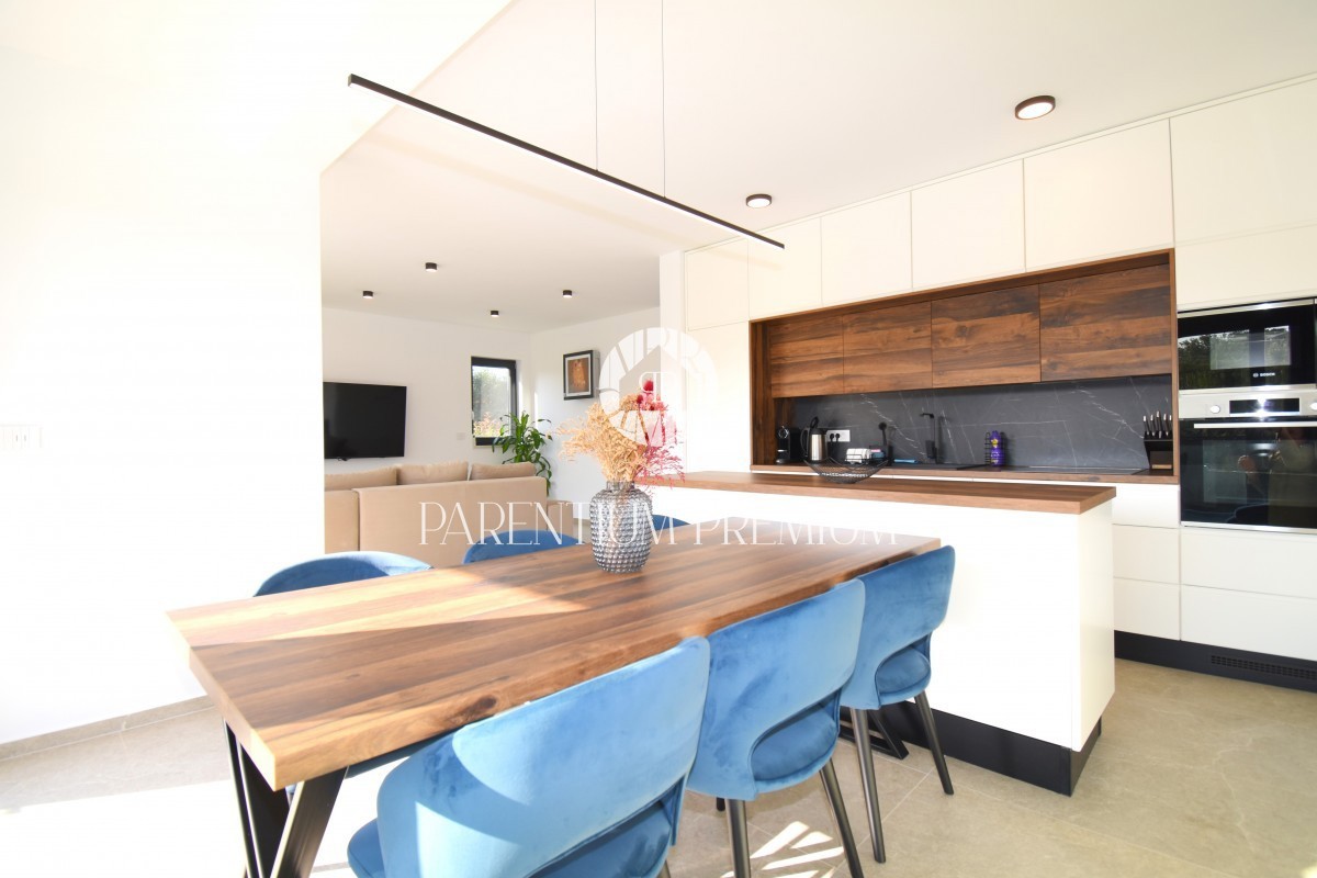 Villa di lusso con piscina, sauna e jacuzzi, a 2 km da Parenzo e dal mare