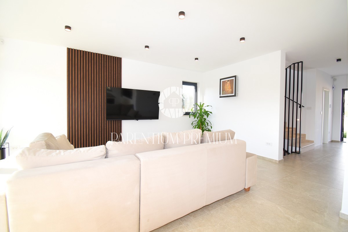 Villa di lusso con piscina, sauna e jacuzzi, a 2 km da Parenzo e dal mare