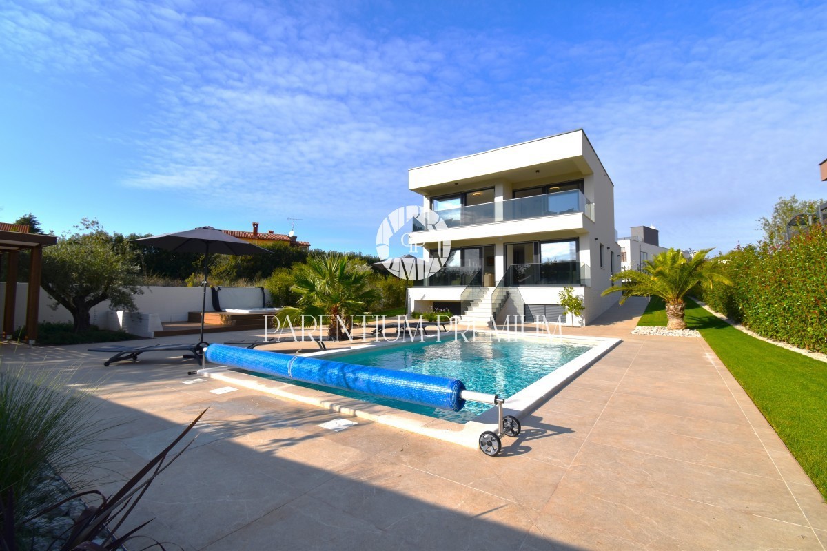 Villa di lusso con piscina, sauna e jacuzzi, a 2 km da Parenzo e dal mare