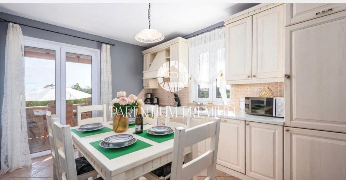 Casa bifamiliare con piscina - 200m dal mare