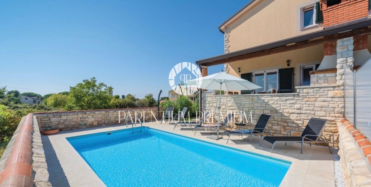 Casa bifamiliare con piscina - 200m dal mare