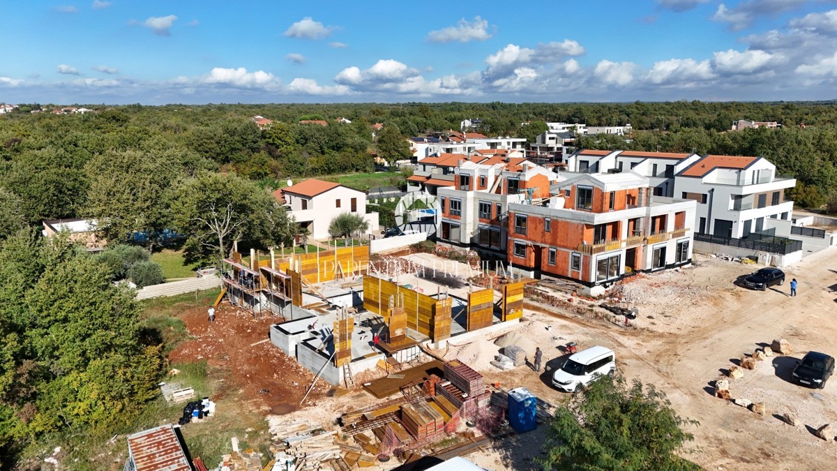 Parenzo - Moderna casa bifamiliare in posizione ricercata