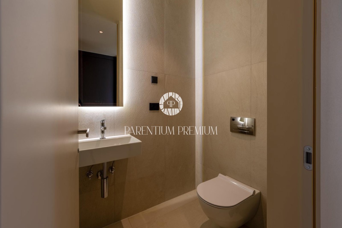 Villa di lusso con piscina e vista panoramica sul mare