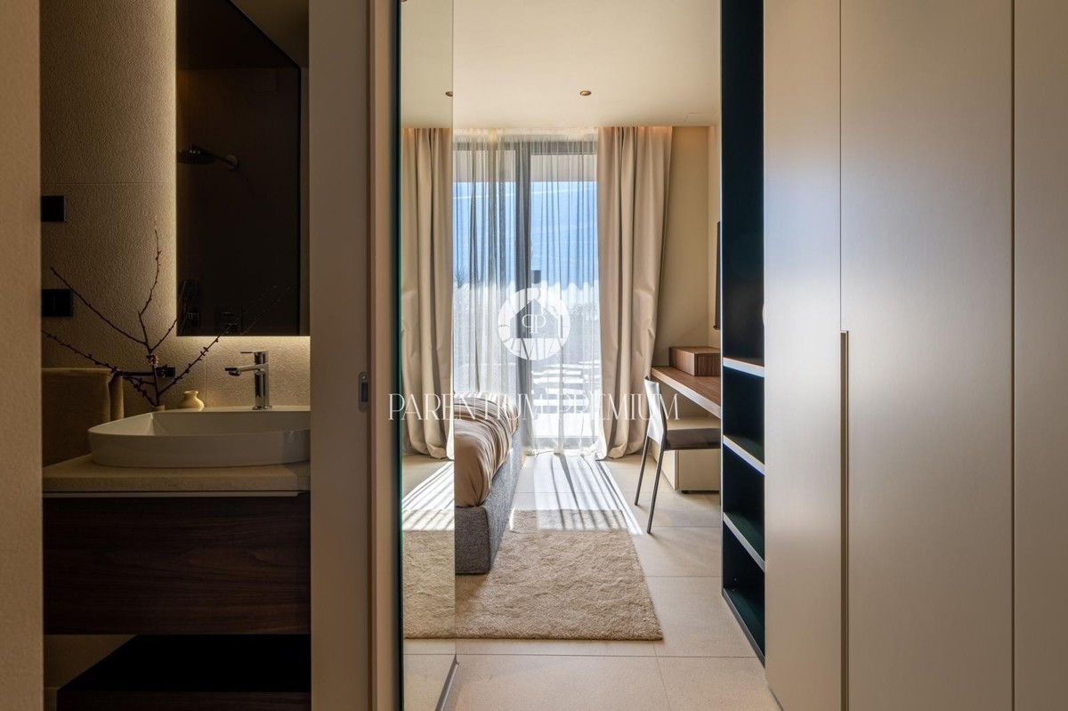 Villa di lusso con piscina e vista panoramica sul mare