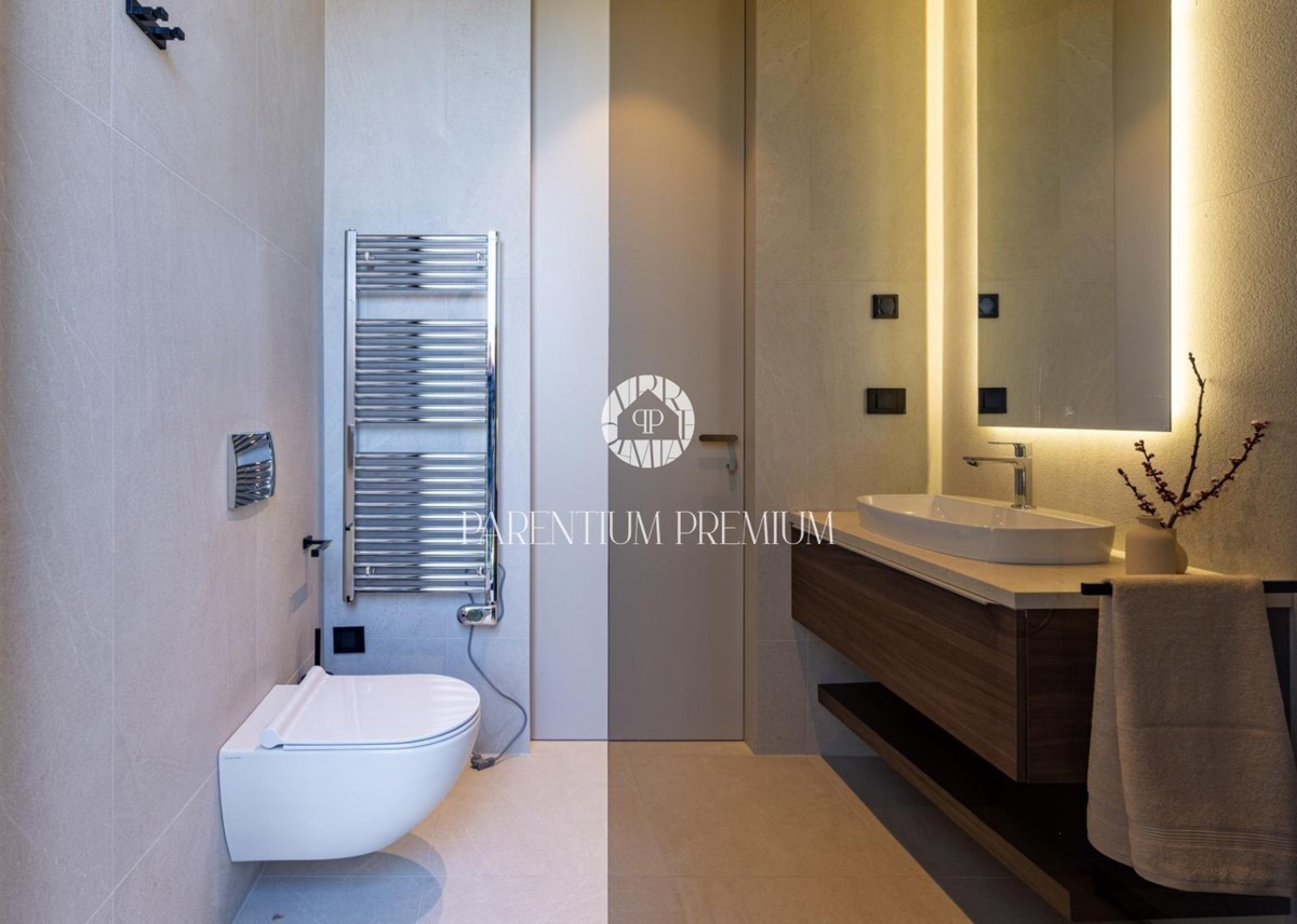 Villa di lusso con piscina e vista panoramica sul mare