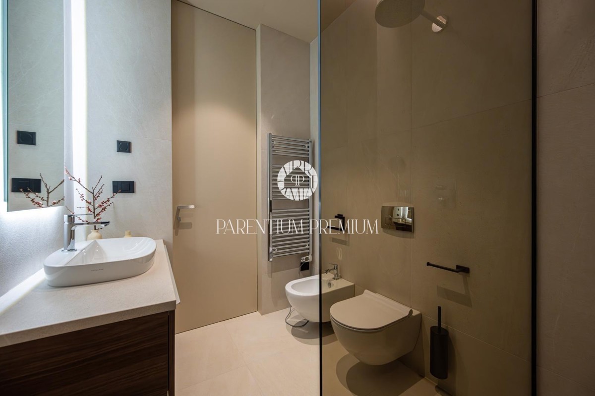 Villa di lusso con piscina e vista panoramica sul mare