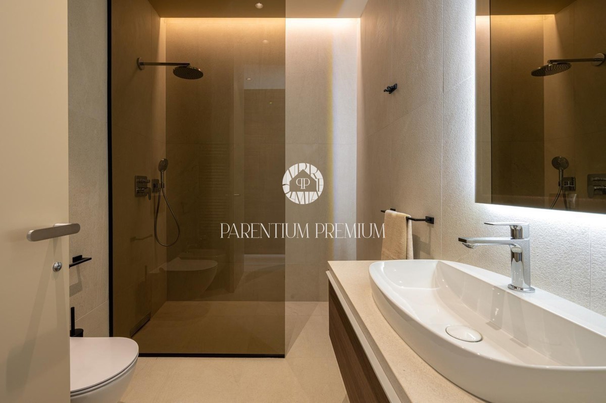 Villa di lusso con piscina e vista panoramica sul mare