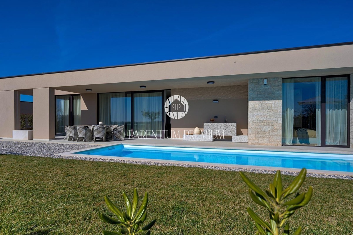 Villa di lusso con piscina e vista panoramica sul mare