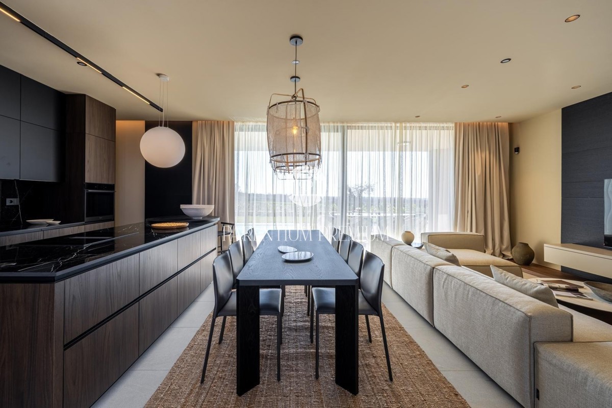 Villa di lusso con piscina e vista panoramica sul mare