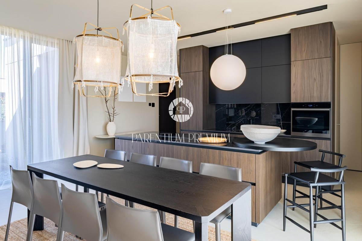 Villa di lusso con piscina e vista panoramica sul mare