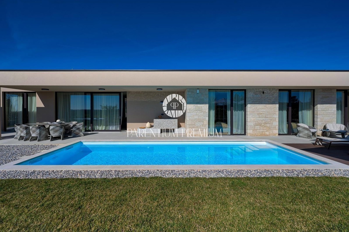 Villa di lusso con piscina e vista panoramica sul mare